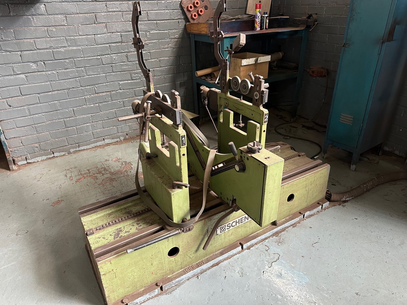 Schenck dynamic balancing machine