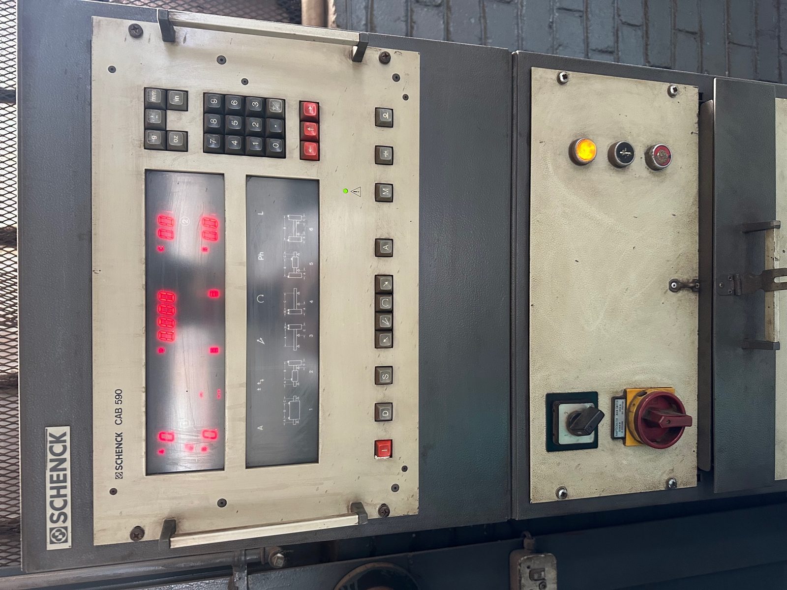 Schenck balancing machine control and readout